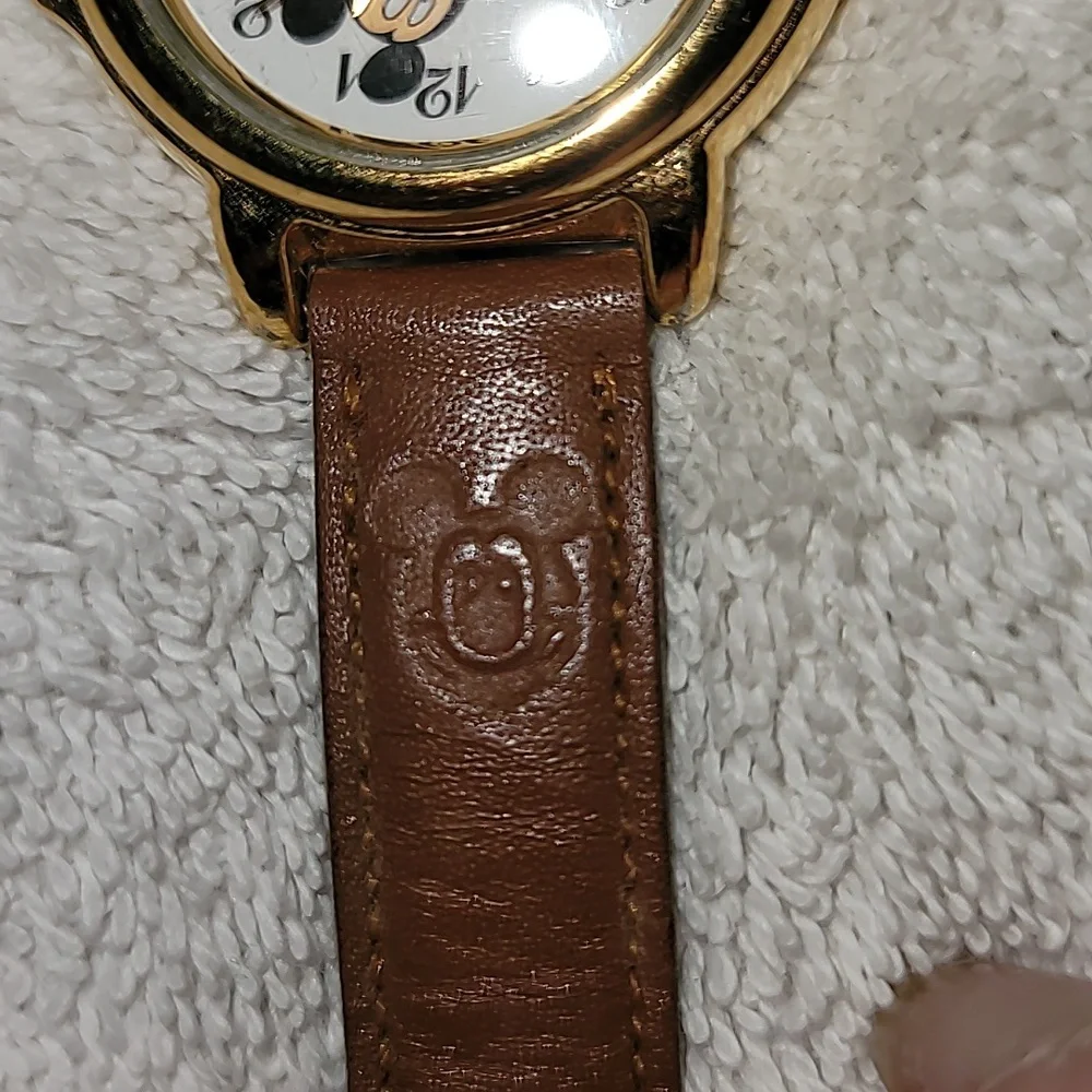 Vintage Lorus by Seiko Mickey Mouse Marching Musical Watch Women Gold‎ Tone V421